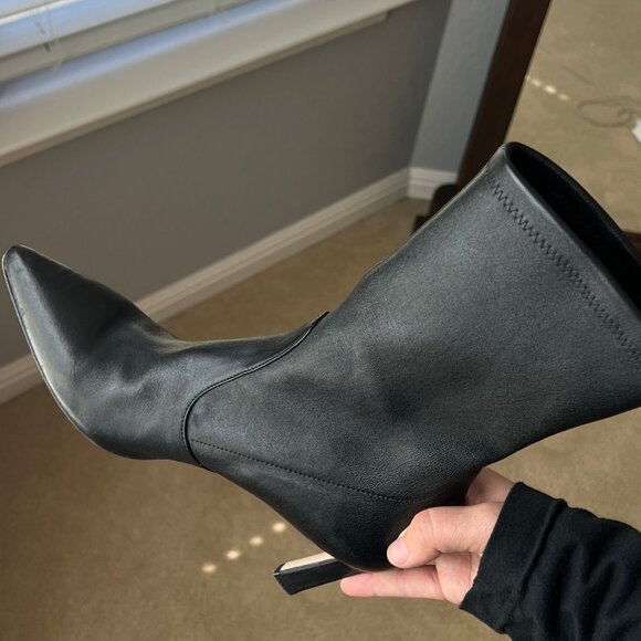 Stuart Weitzman - Picture 3 of 4